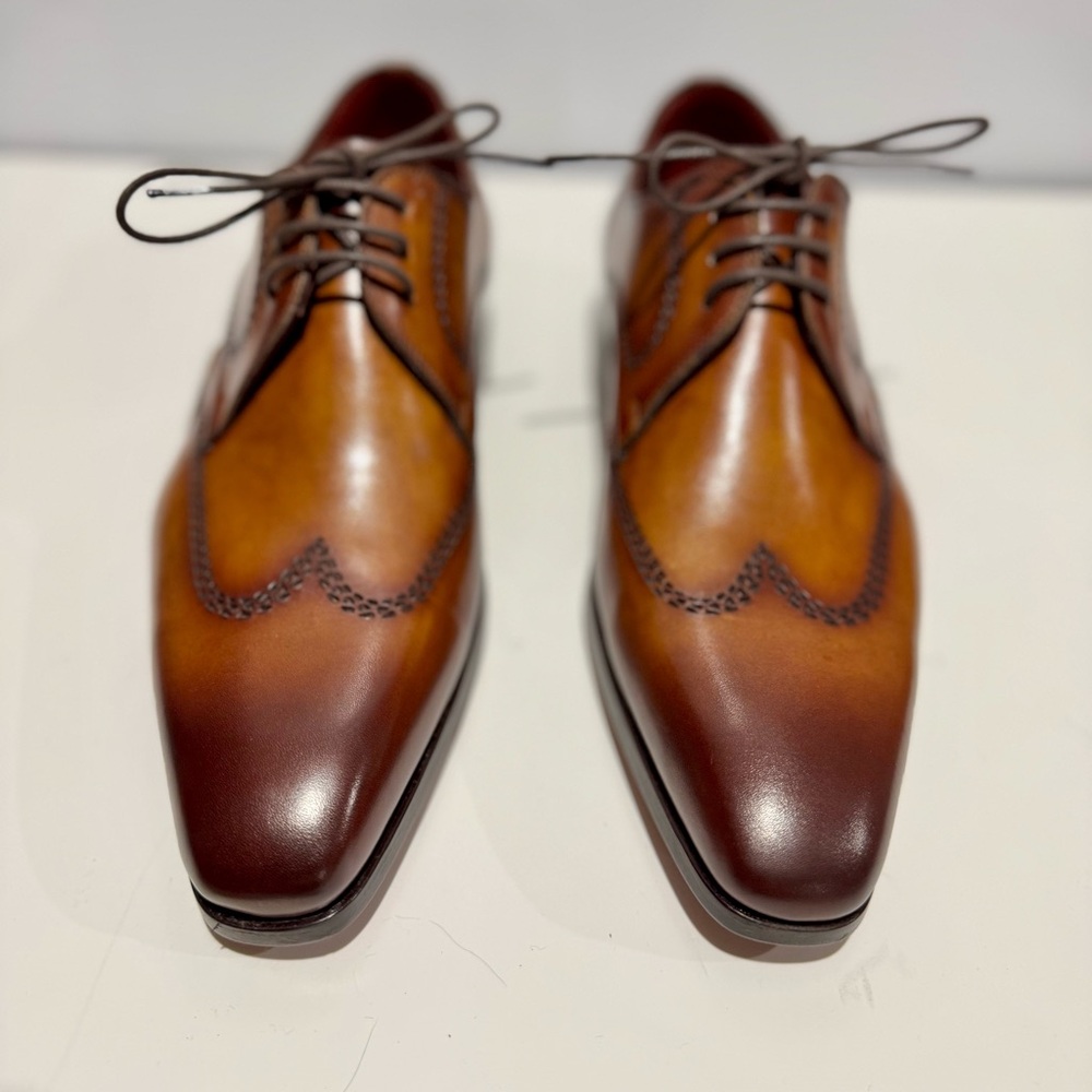 Magnanni Brown Leather Oxfords/Derby hand crafted special edition. Sleek Design